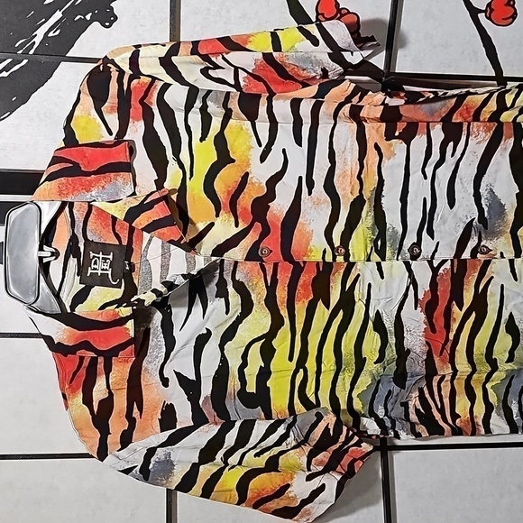 Ed Hardy Tiger‎ Striped Button Shirt Size Medium NWT - Picture 2 of 7